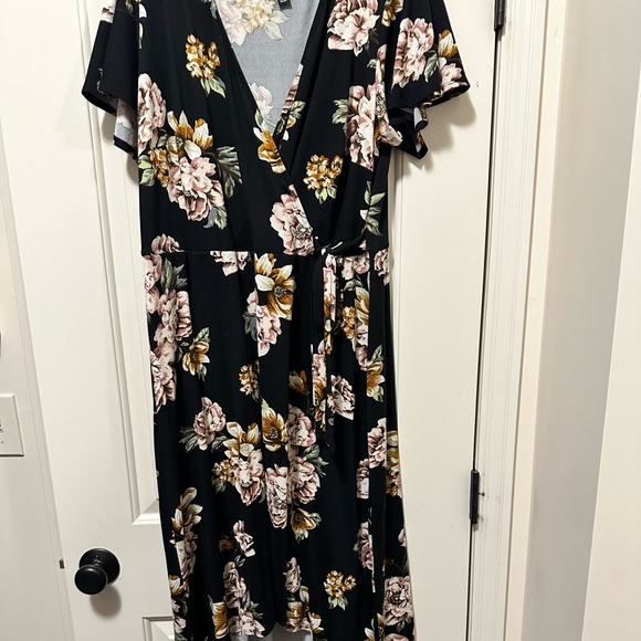 High low dress worn twice. Ties on side. Looks great on! - Picture 2 of 4